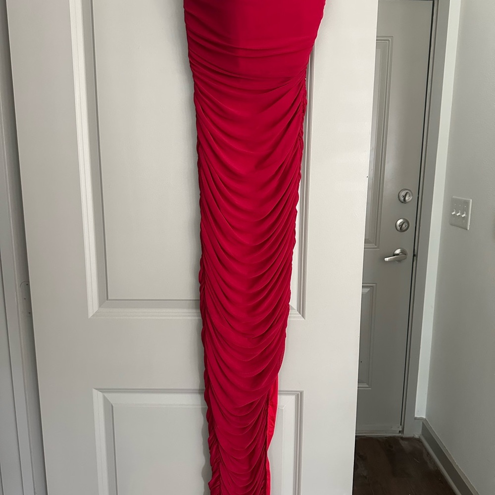 Chic Strapless Red Dress - image 3